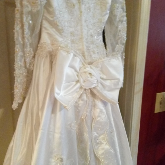 Wedding Dress - Picture 4 of 11